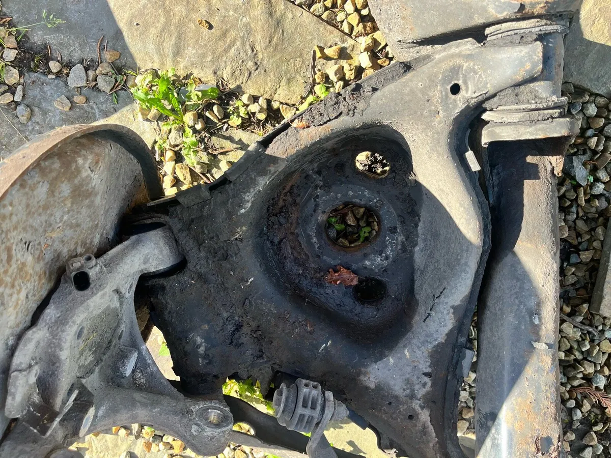 Audi a6 c6 subframe full set - Image 2