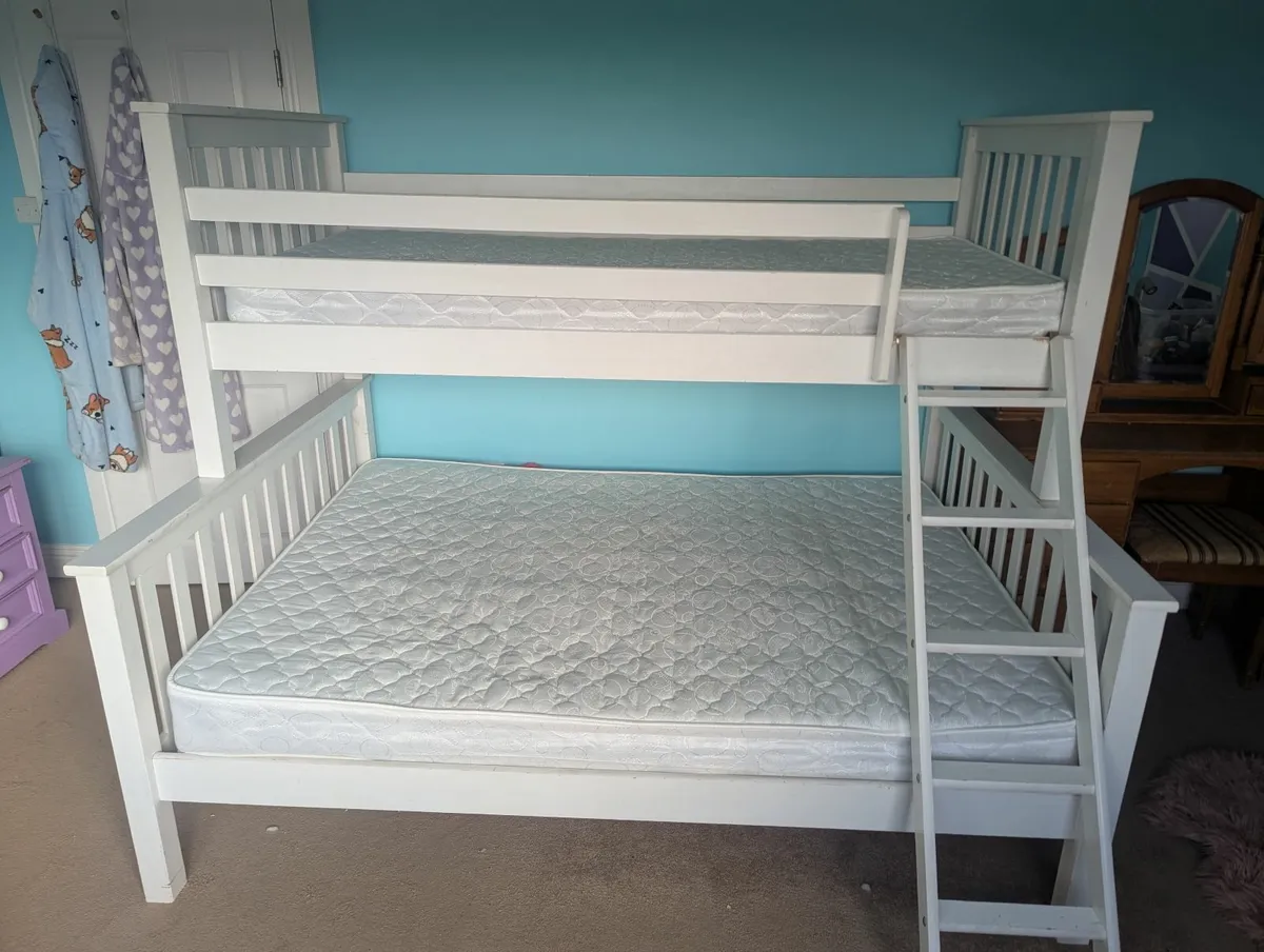 Triple bunk bed - Image 1
