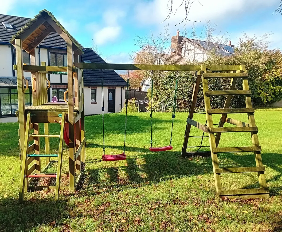 Outdoor play set / jungle gym - Image 3