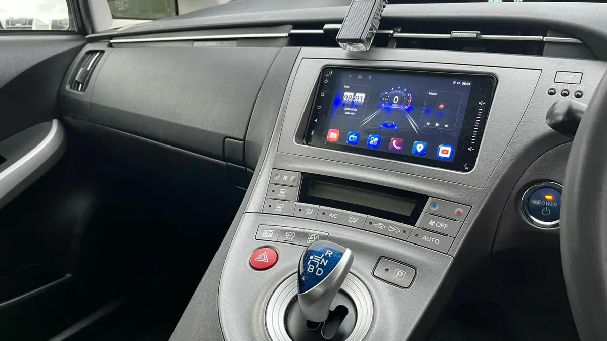 Toyota Prius 2015 - Image 1