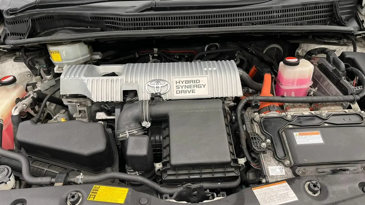Toyota Prius 2015 - Image 3