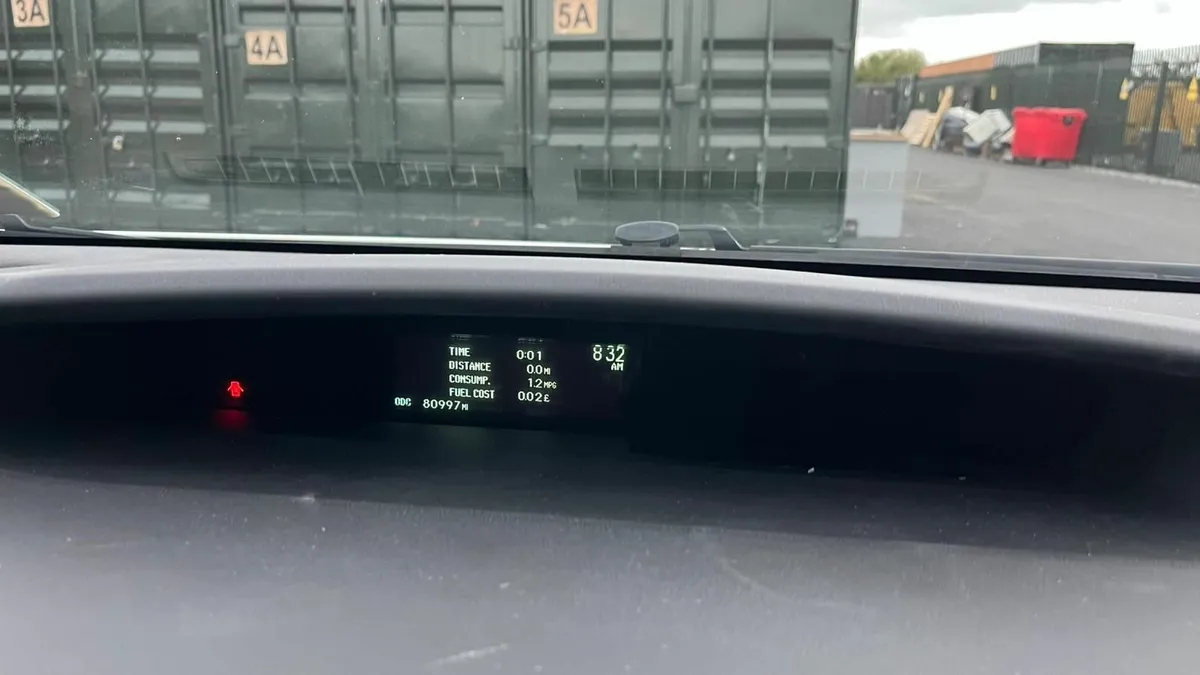 Toyota Prius 2015 - Image 4