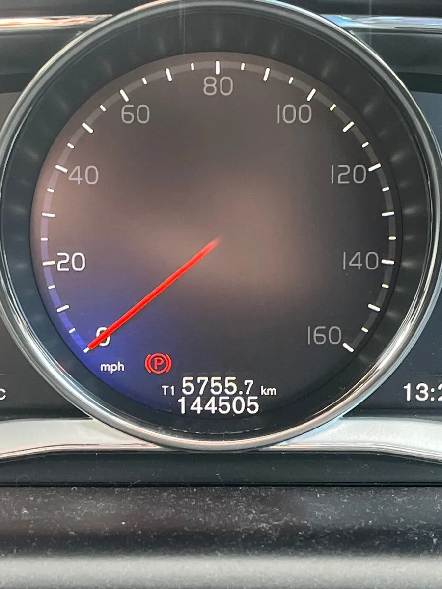 Volvo XC60 2017 - Image 2