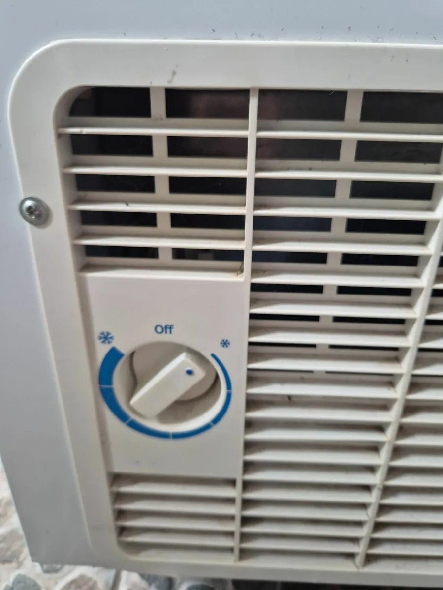 Chest Freezer - Image 4