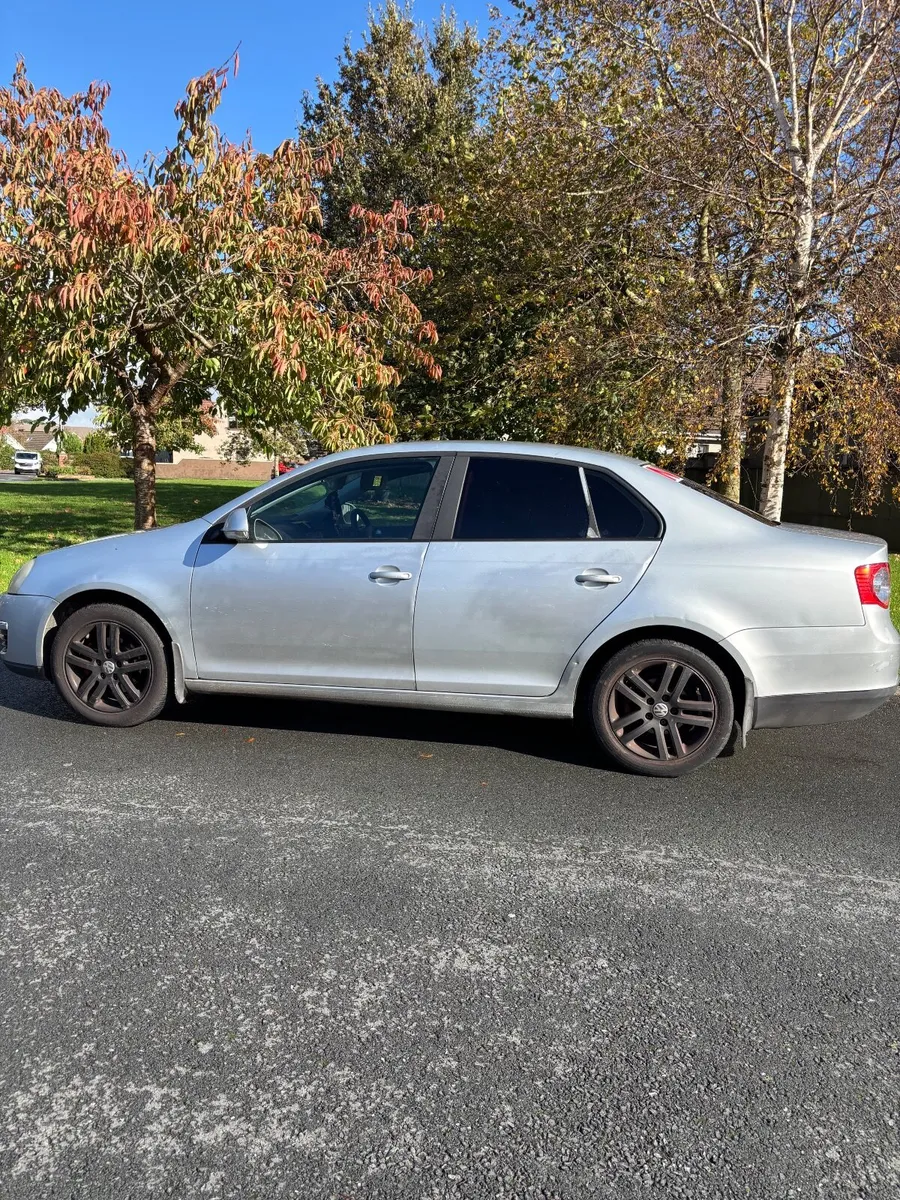Volkswagen Jetta 2007 - Image 2