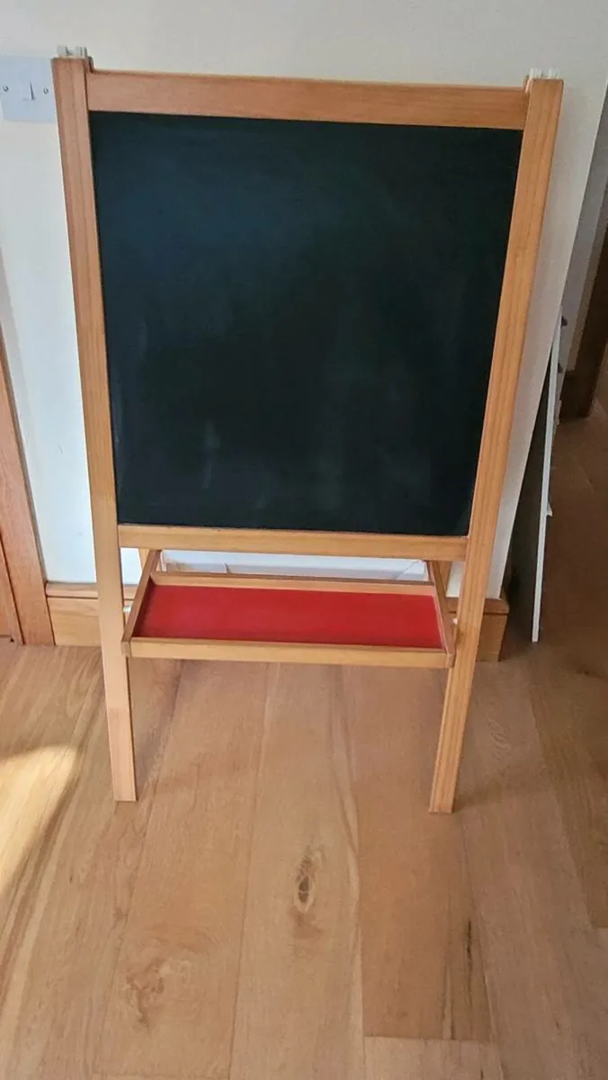Blackboard and whiteboard - Image 1