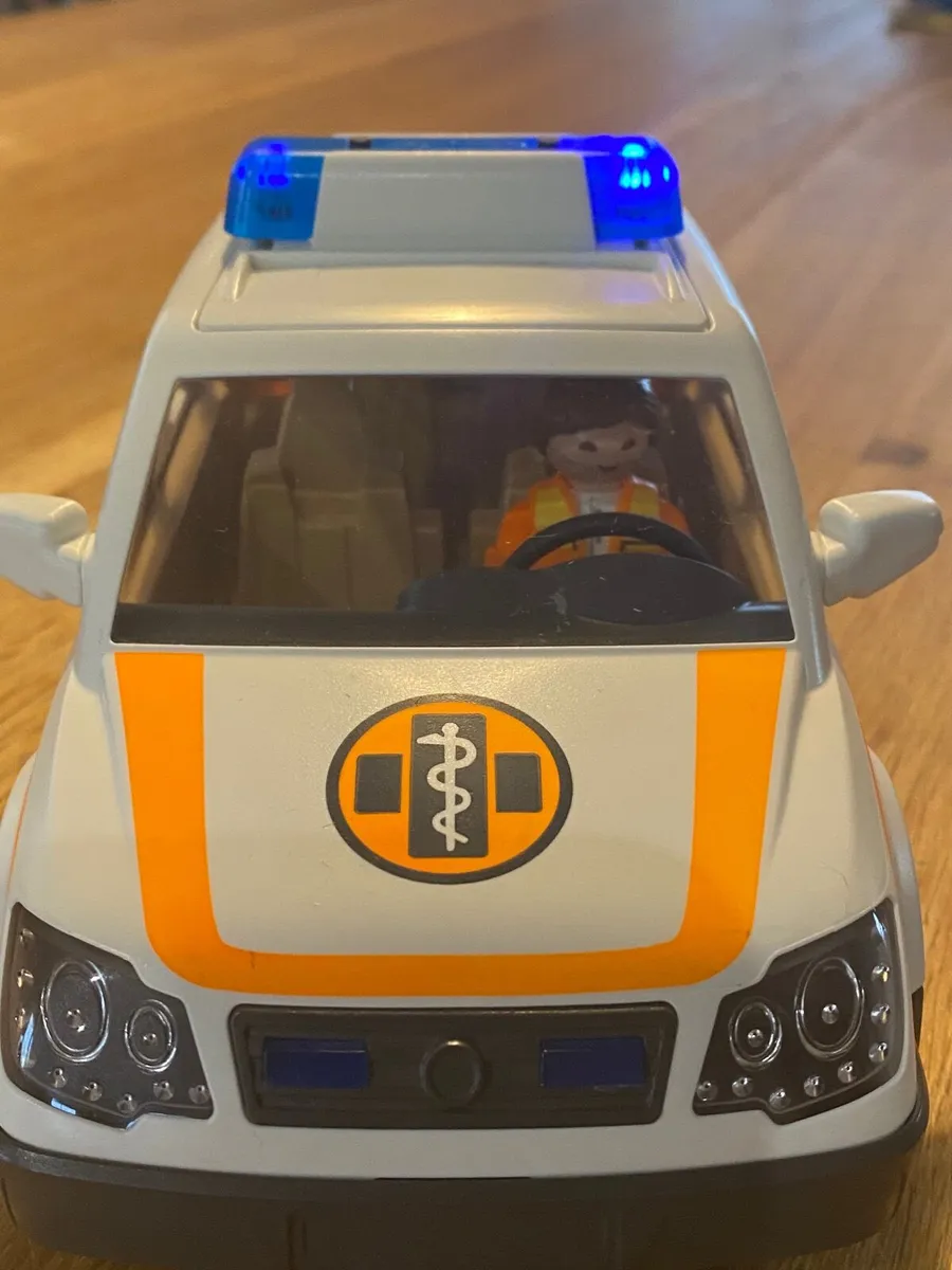 Playmobil ambulance car - Image 1