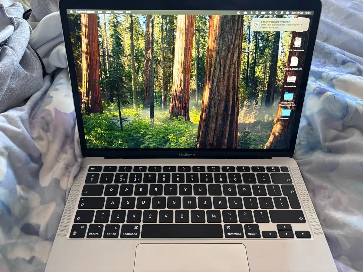 MacBook Air - Image 2