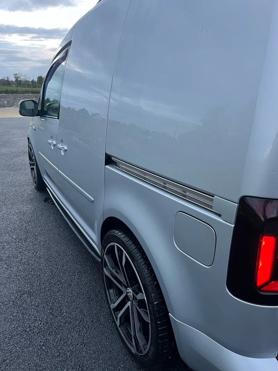 VW CADDY HIGHLINE 2.0L - Image 4