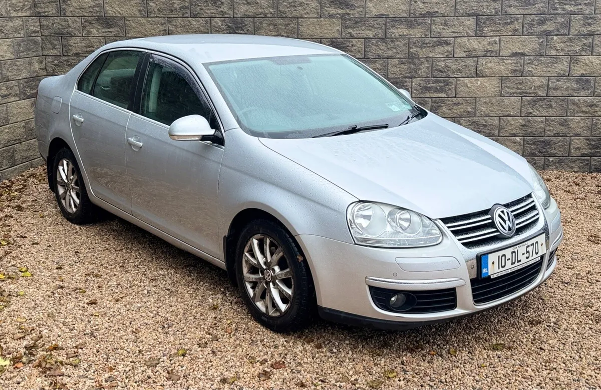 2010 Volkswagen Jetta - Image 2