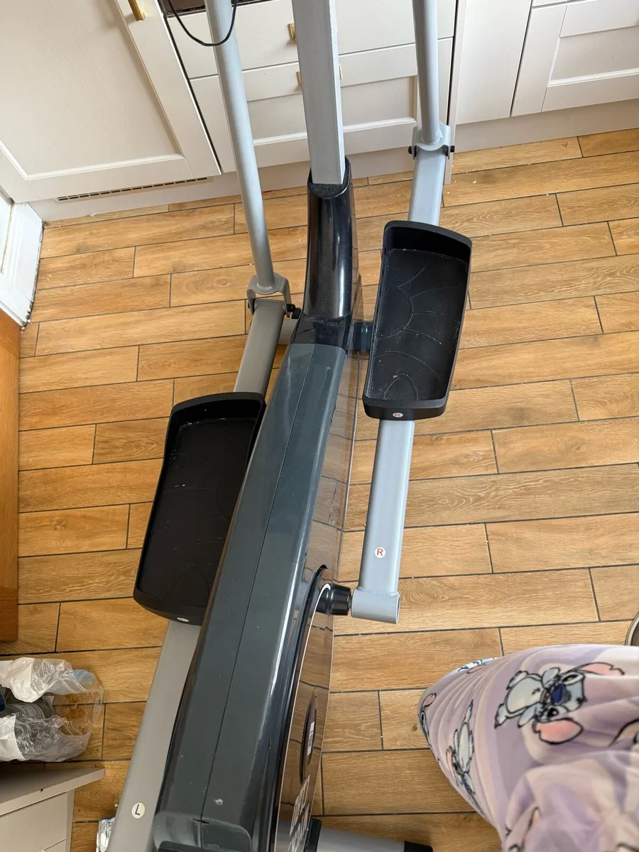 Cross trainer - Image 3