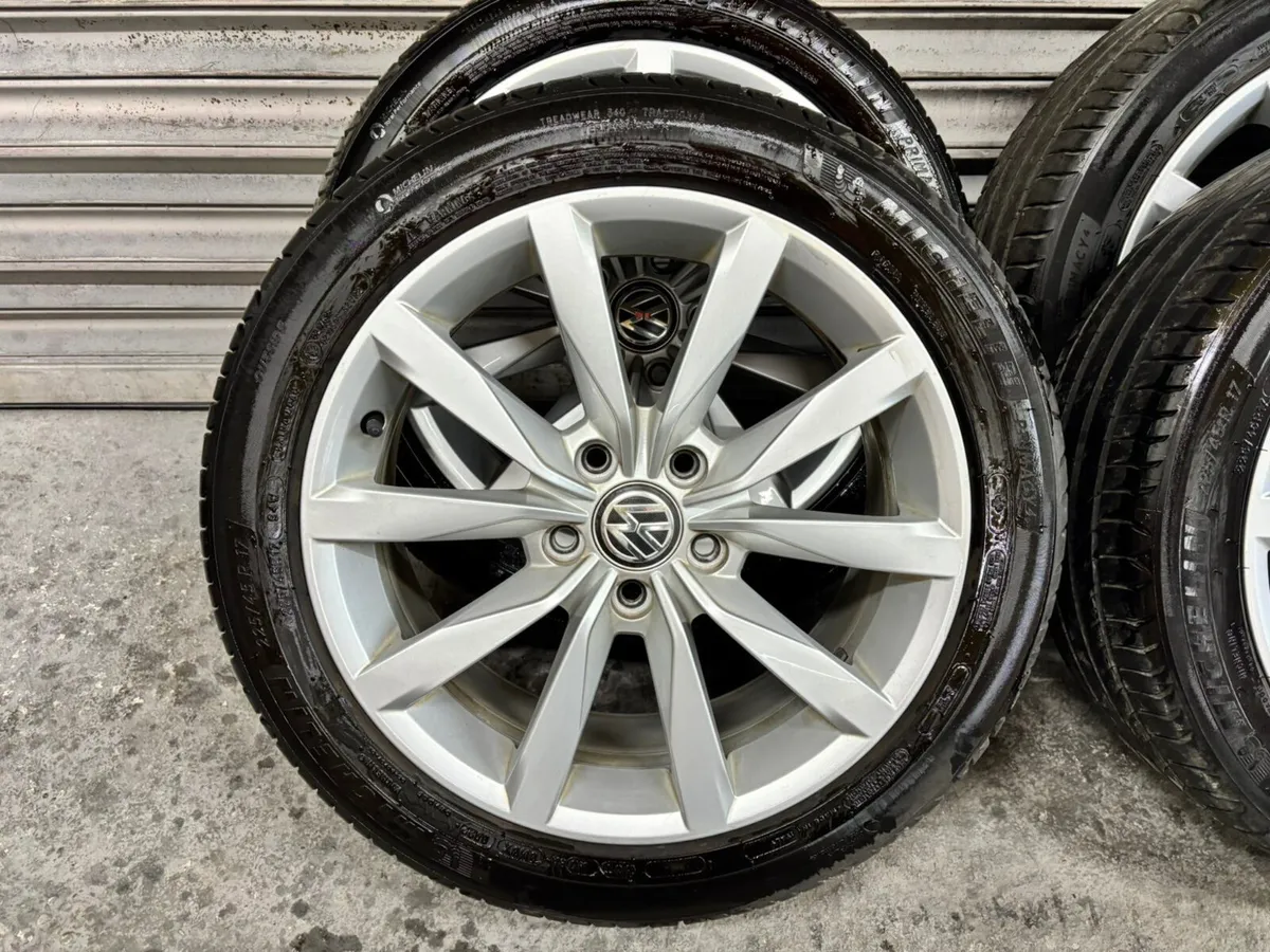 Volkswagen Golf Highline Alloys 17” - Image 4