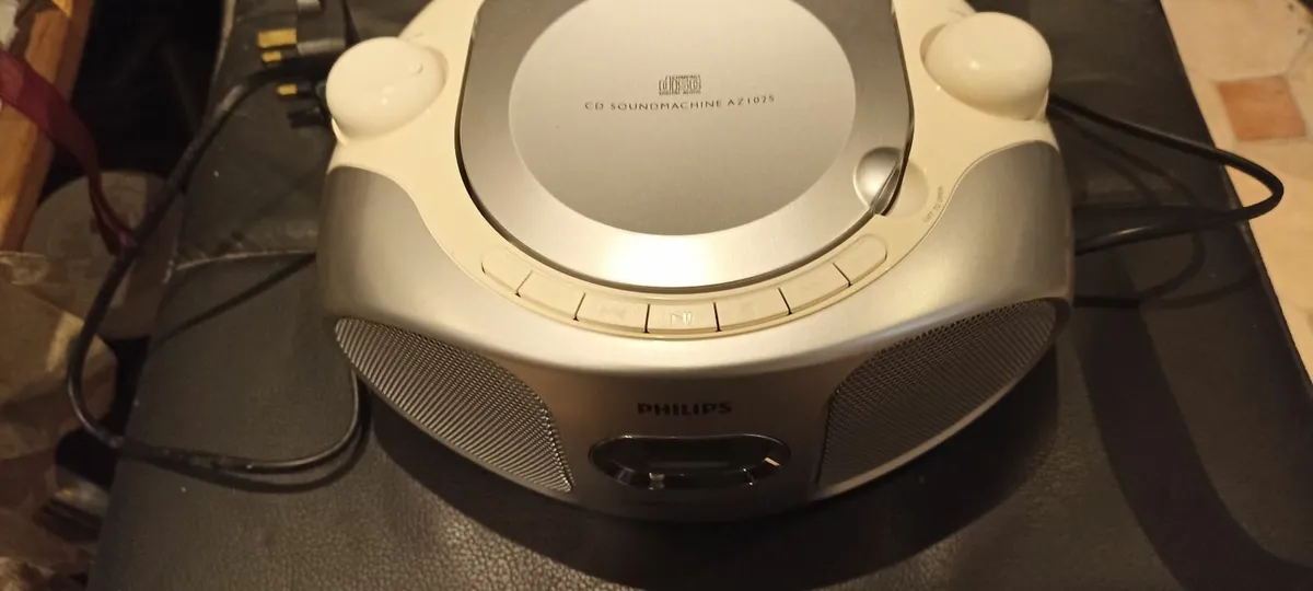 Philips Dynamic Bass Boost Radio/CD Player - Image 3