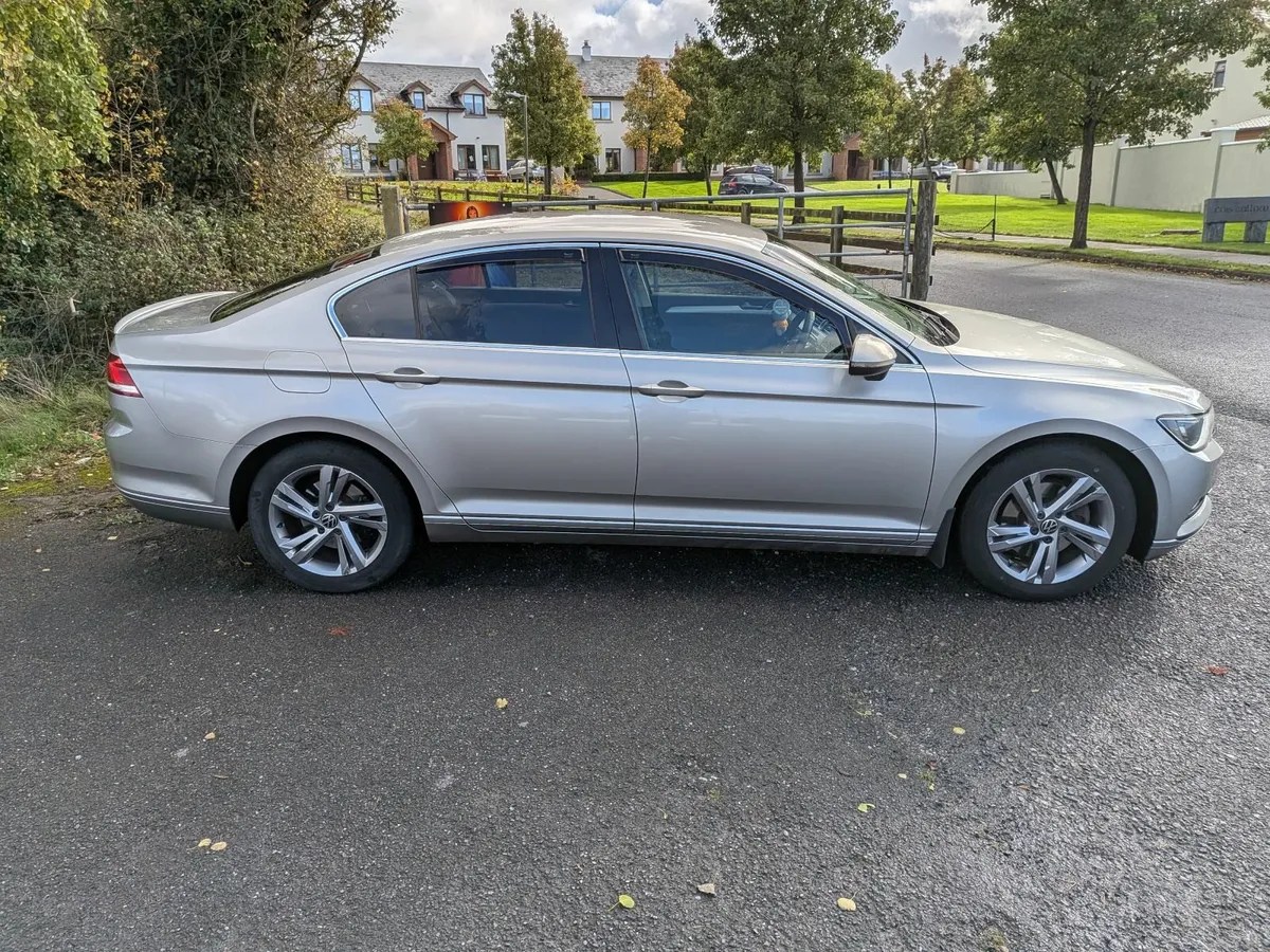 Volkswagen Passat 2016 - Image 2