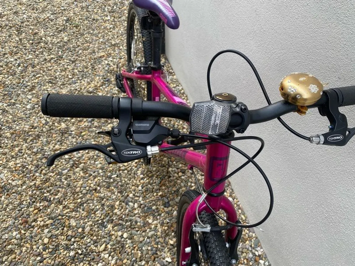 Pink Cuda bike 26 inches (8-13 years) - Image 3