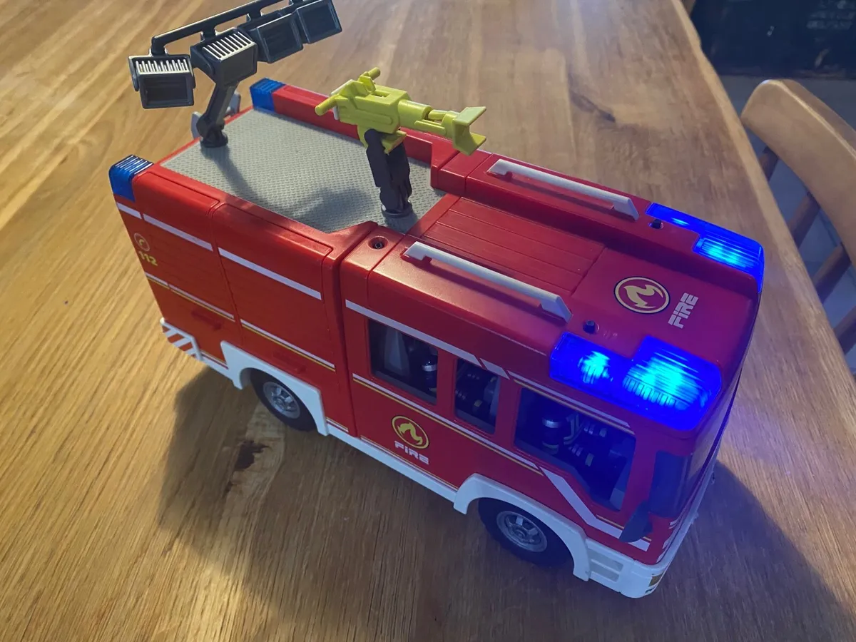 Playmobil fire engine, boat & trailer - Image 2