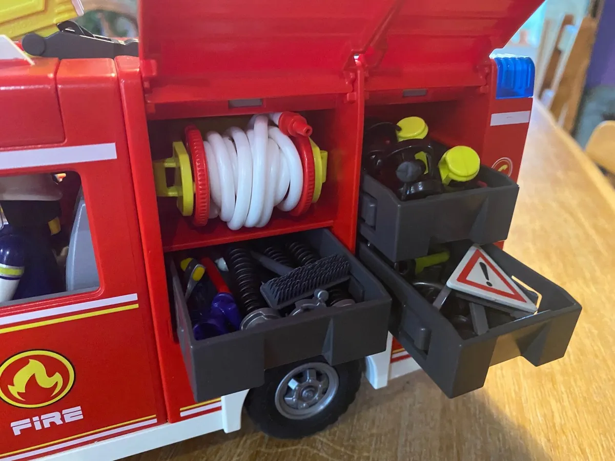 Playmobil fire engine, boat & trailer - Image 3