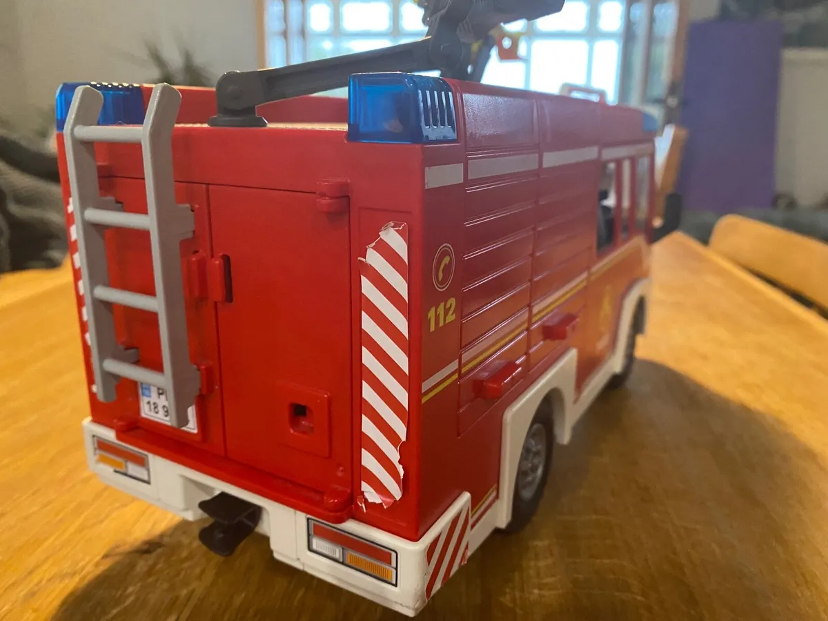 Playmobil fire engine, boat & trailer - Image 4