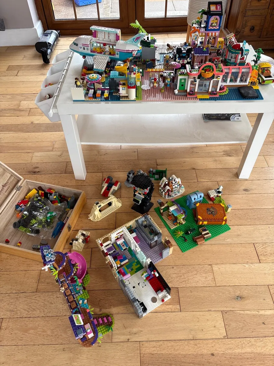 Logo table & Lego - Image 2