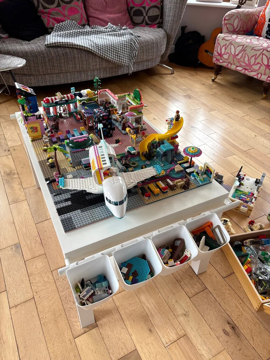 Logo table & Lego - Image 3