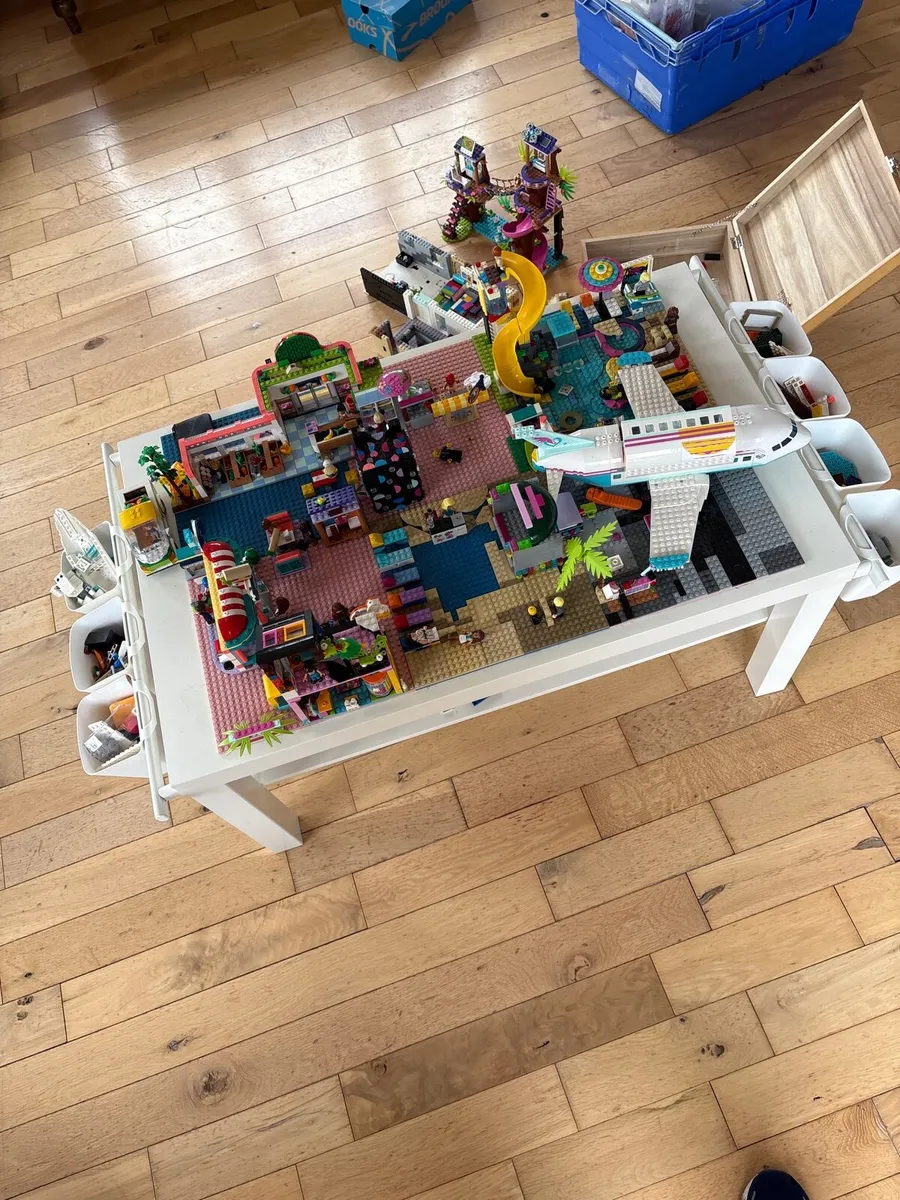 Logo table & Lego - Image 4