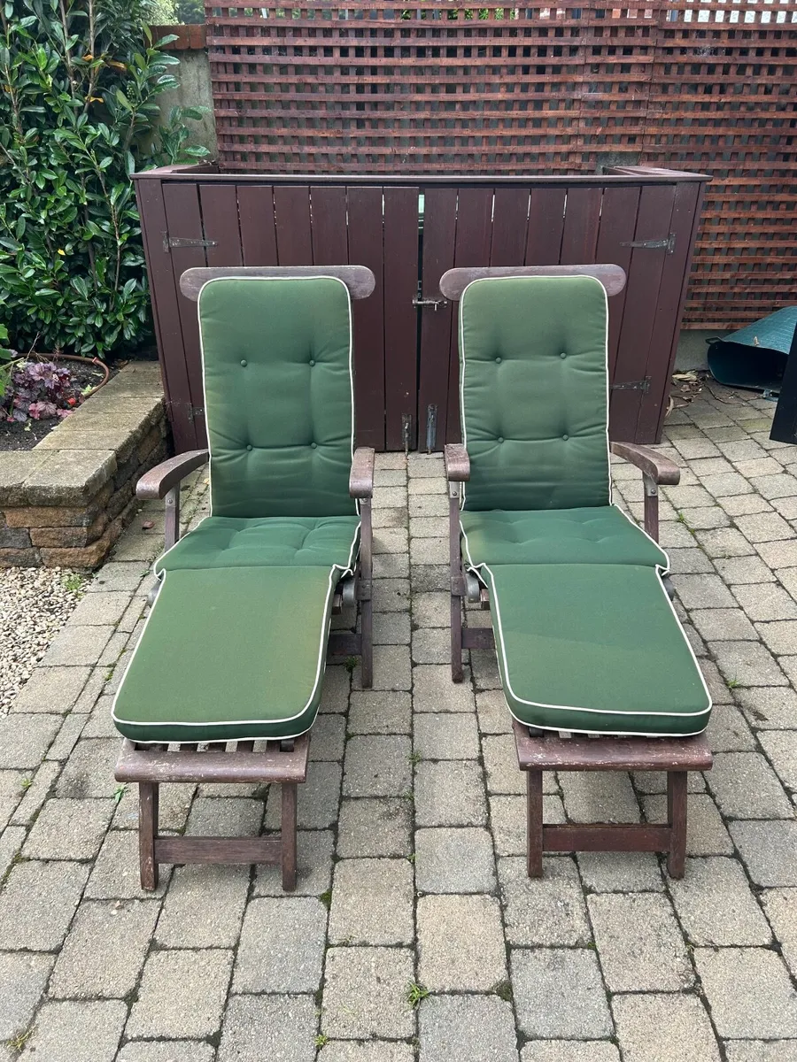 2 teak garden lounge chairs - Image 1