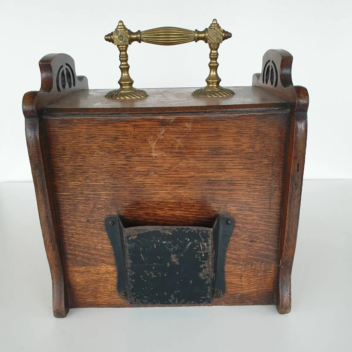 Antique coal scuttle with liner - Image 3