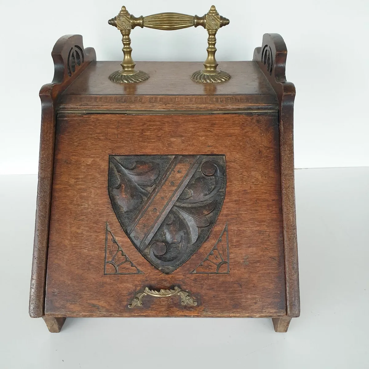 Antique coal scuttle with liner - Image 1