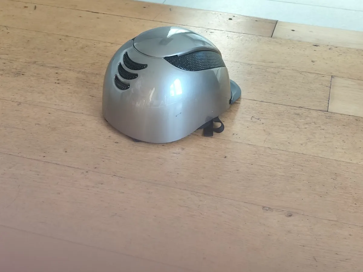 Horse riding helmet - Image 2