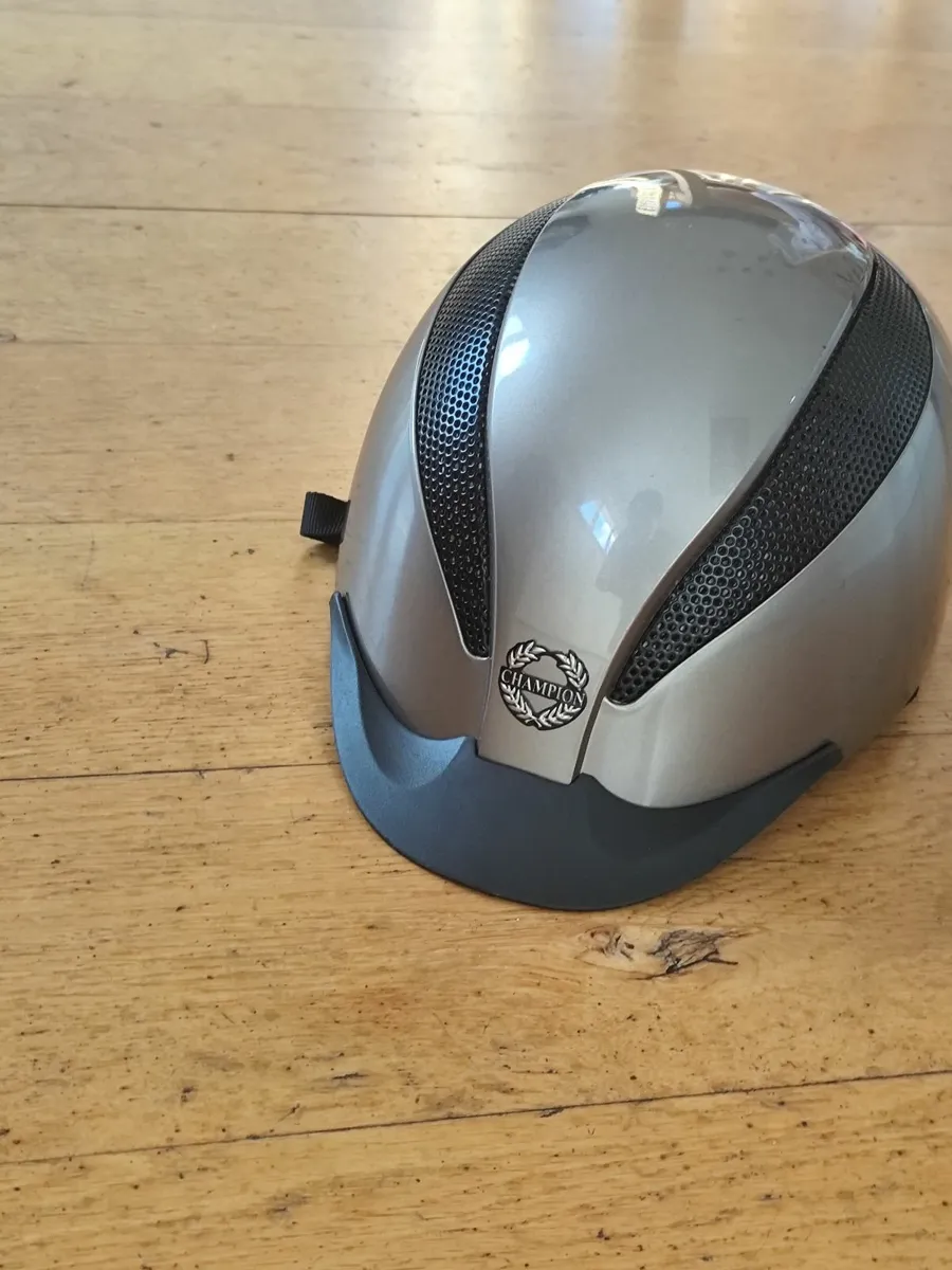 Horse riding helmet - Image 4
