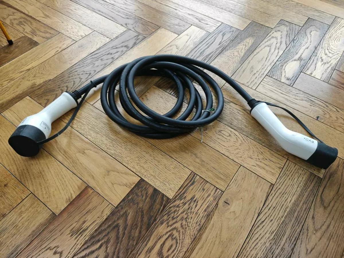 EV charging cable - Image 1