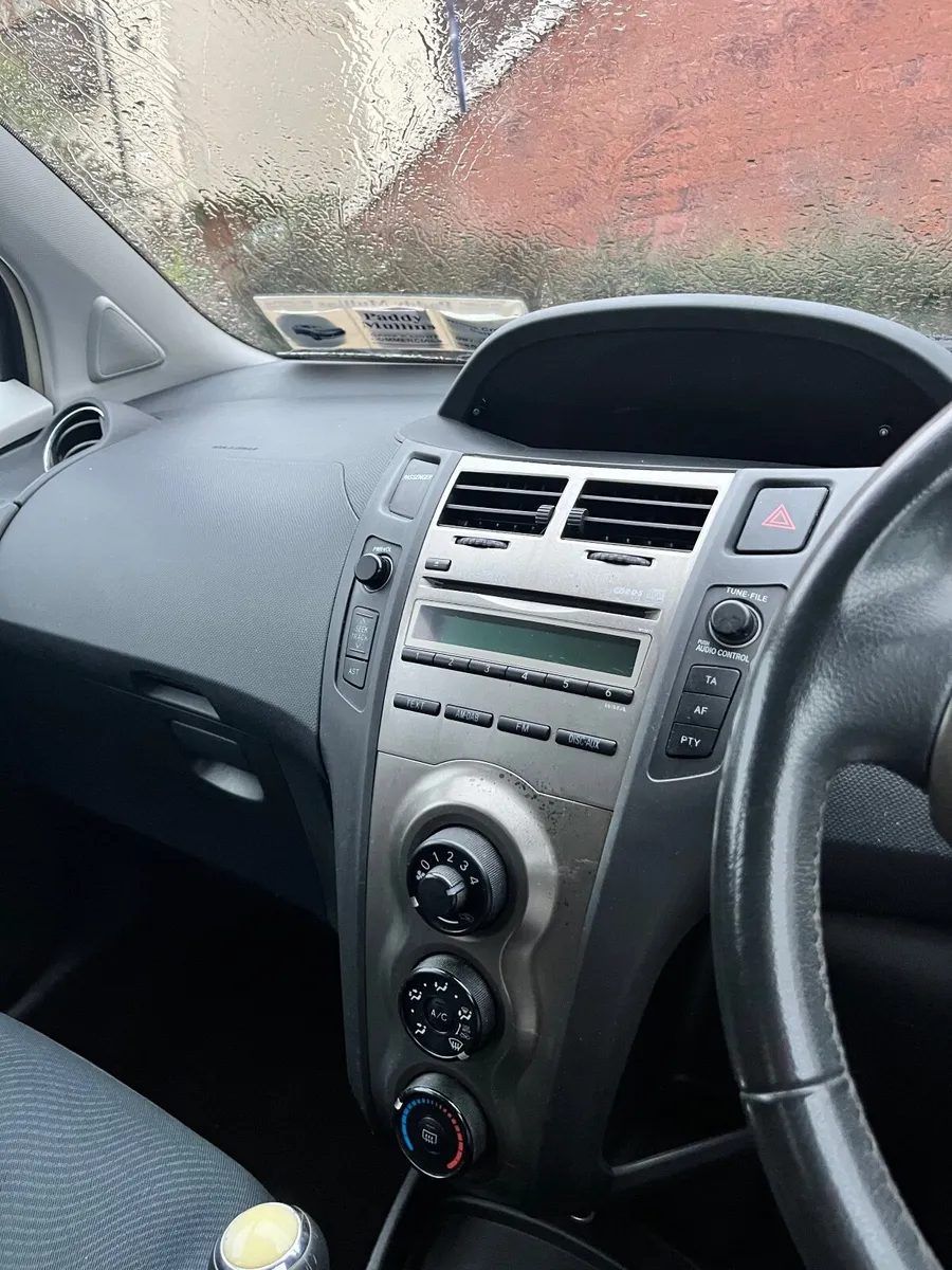 Toyota Yaris 2010 - Image 3