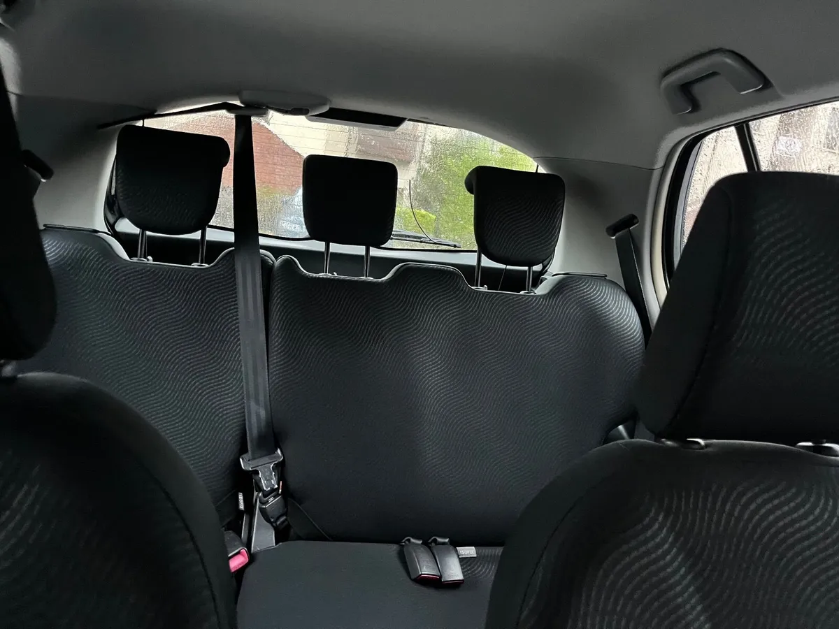Toyota Yaris 2010 - Image 4