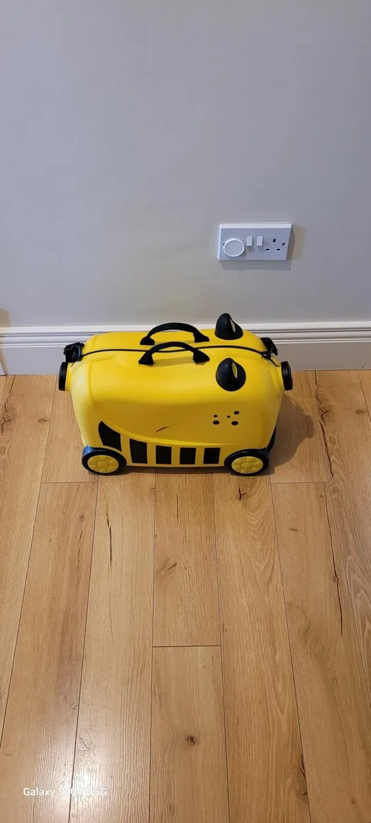 Kids Suitcase - Image 1