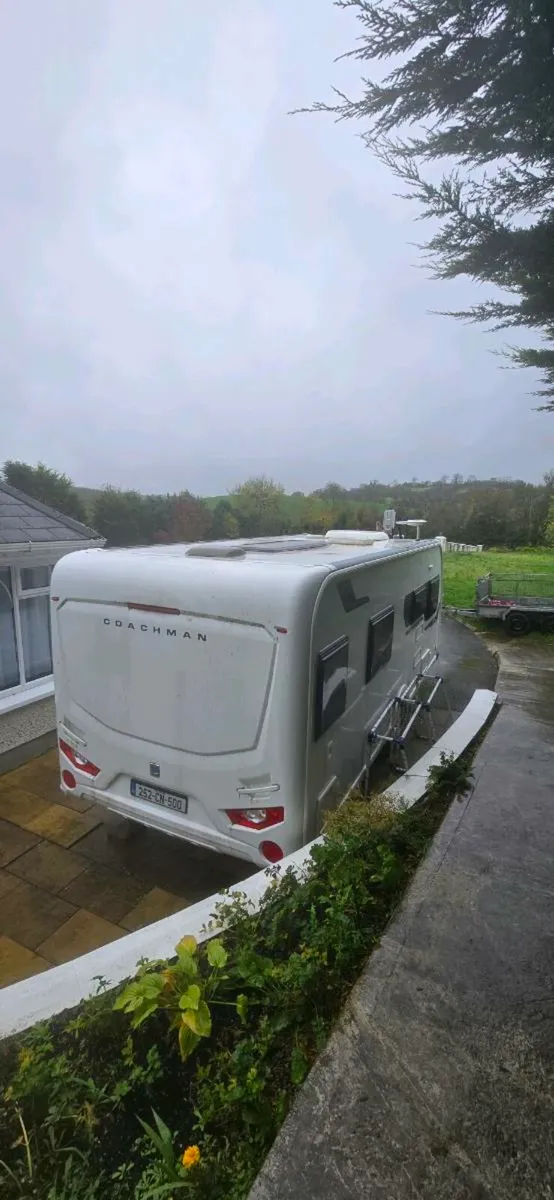 2020 COACHMAN VIP 565 - Image 4