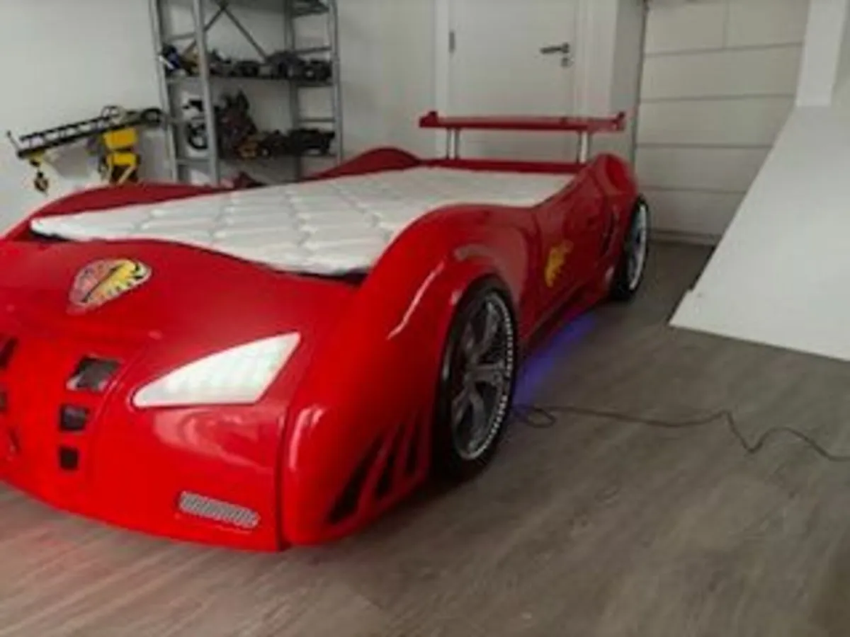 kids bed - Image 1