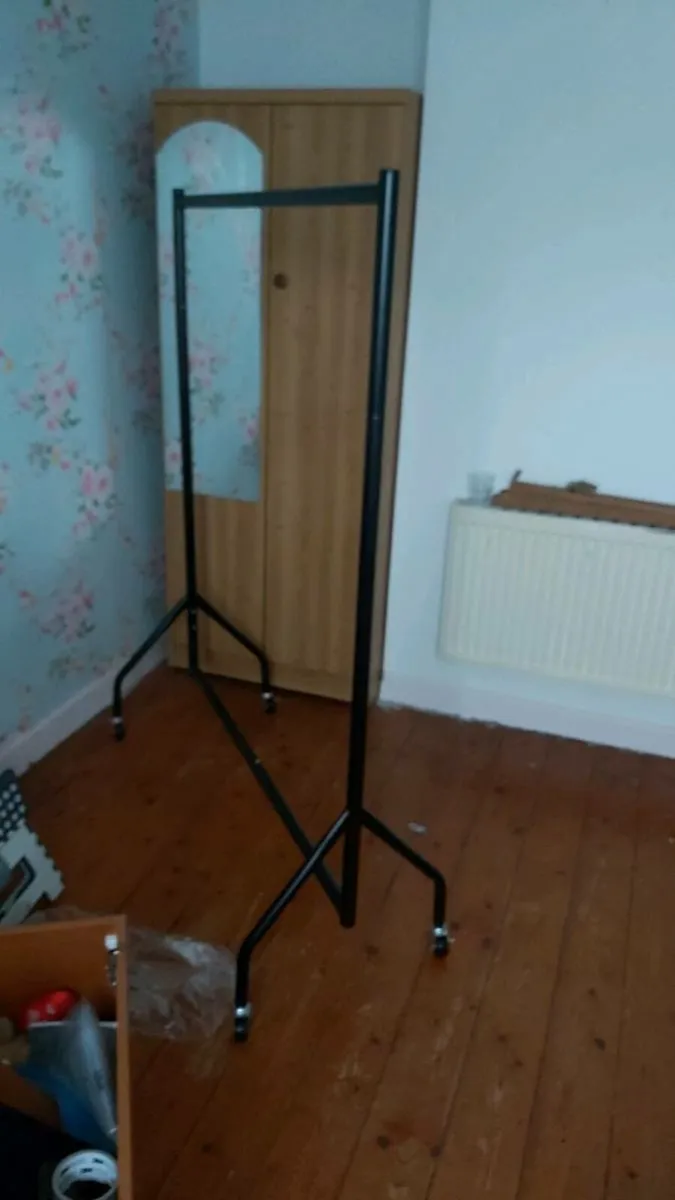 4ft Clothes rack - Image 1