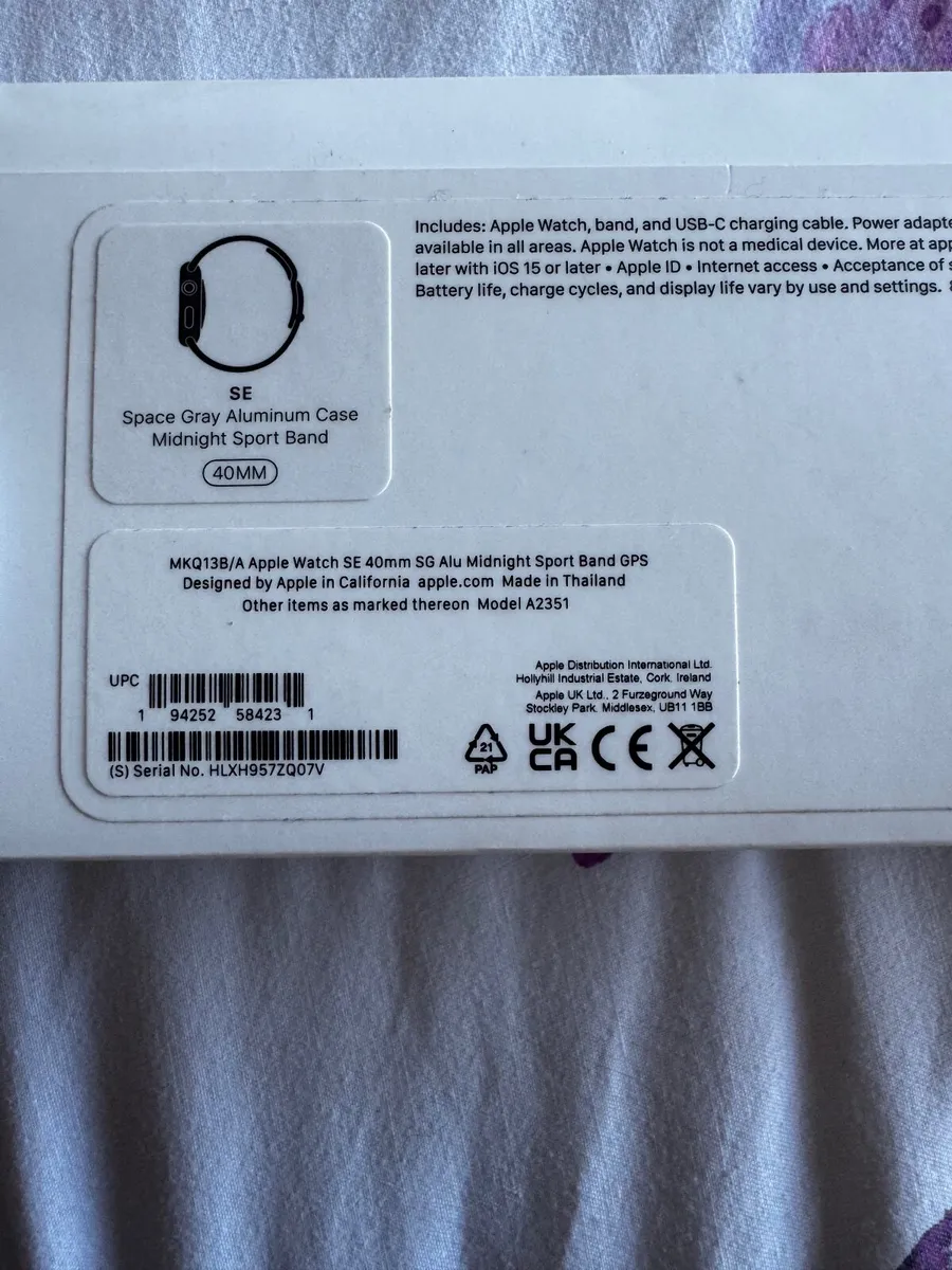 Apple Watch SE (40mm)grey with Midnight Sport band - Image 3