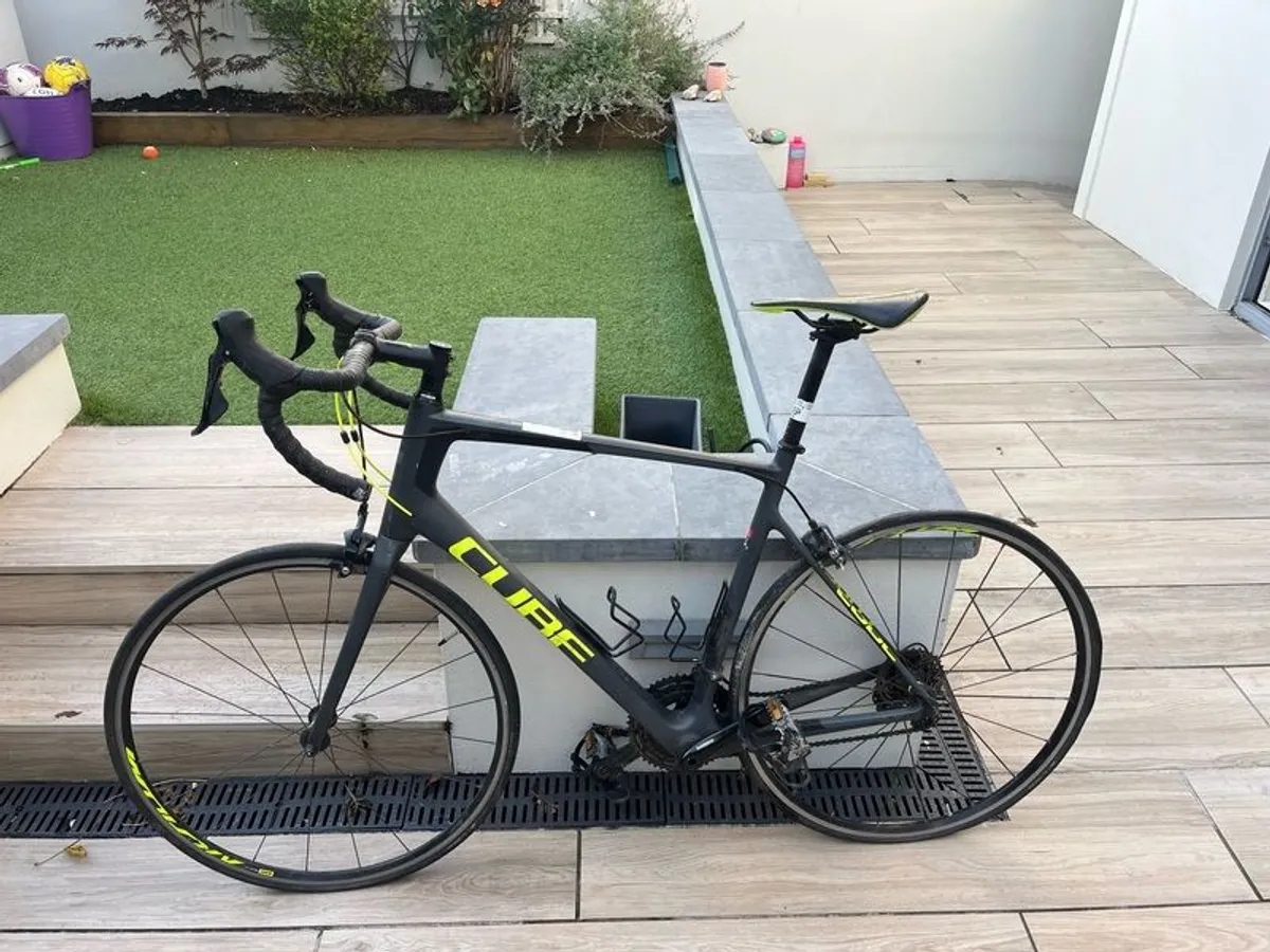 Cube Attain Road Bike - Image 1
