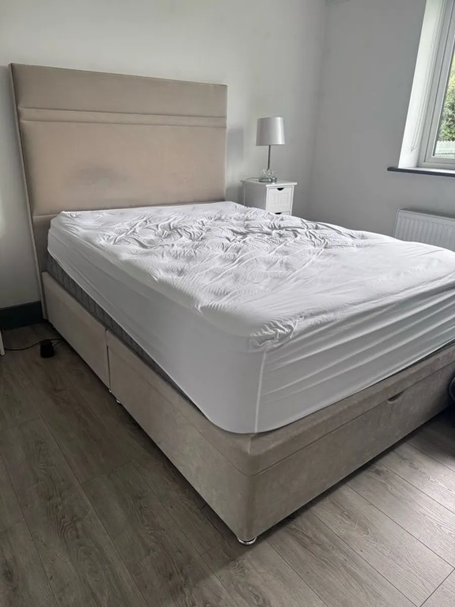 Double bed frame - Image 1