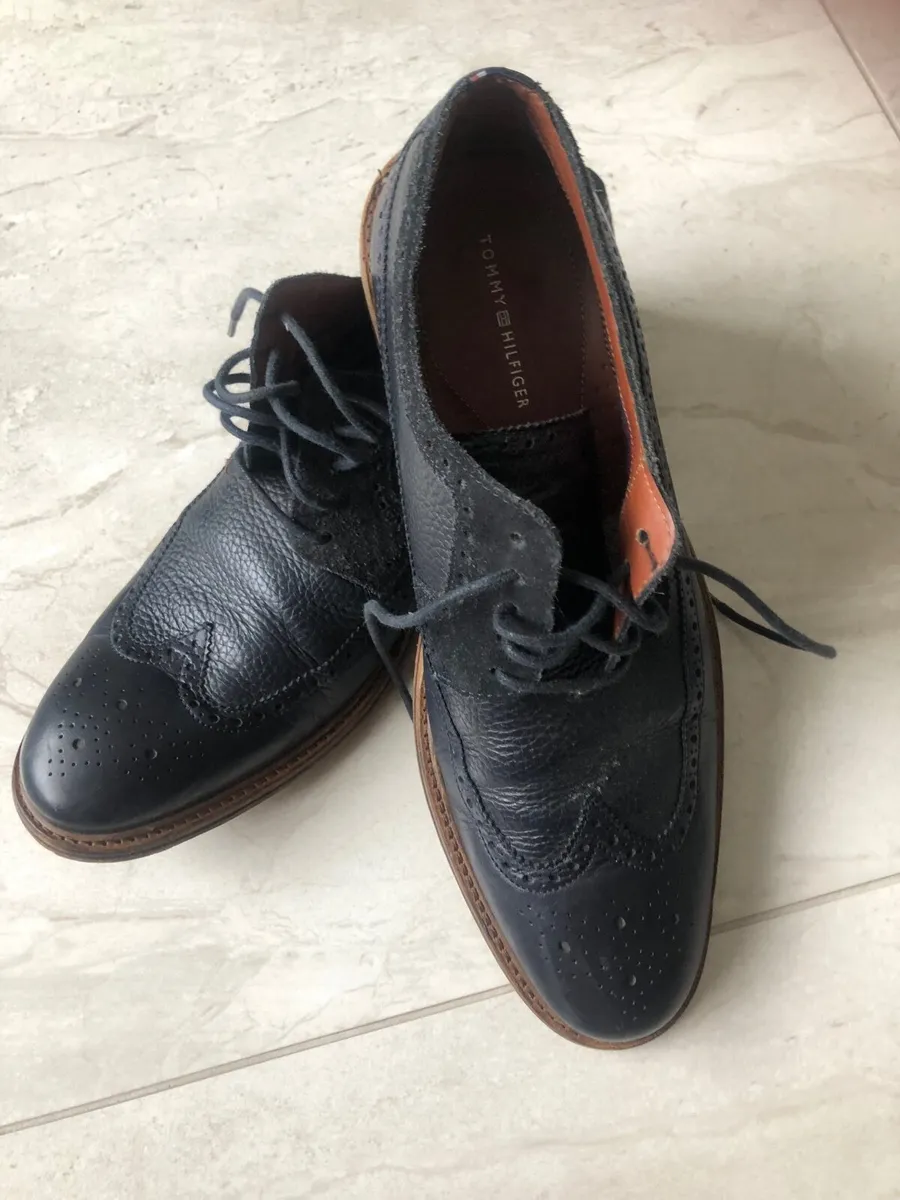 Men’s navy leather brogues - Image 1