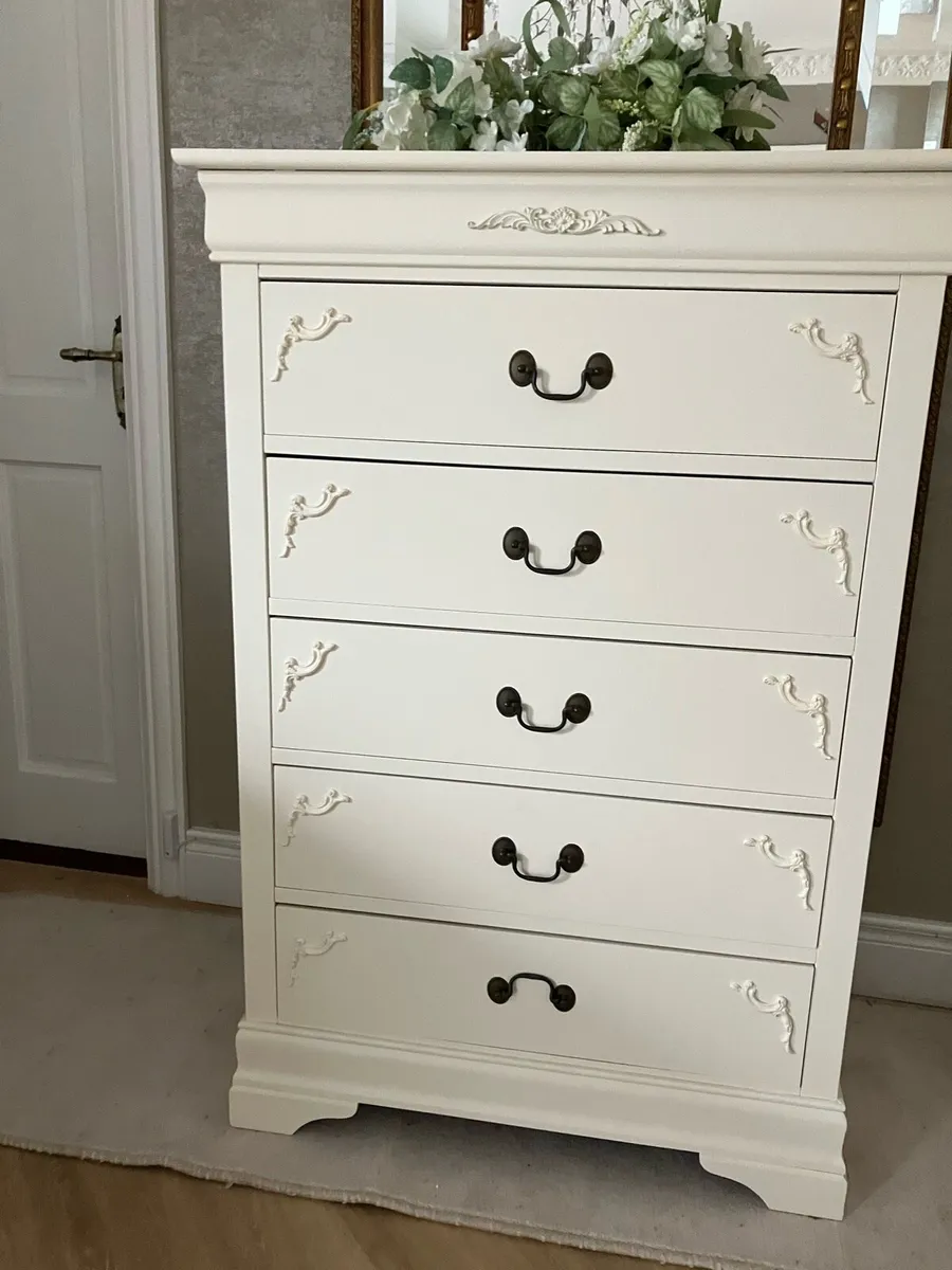 Chest of drawers - Image 1