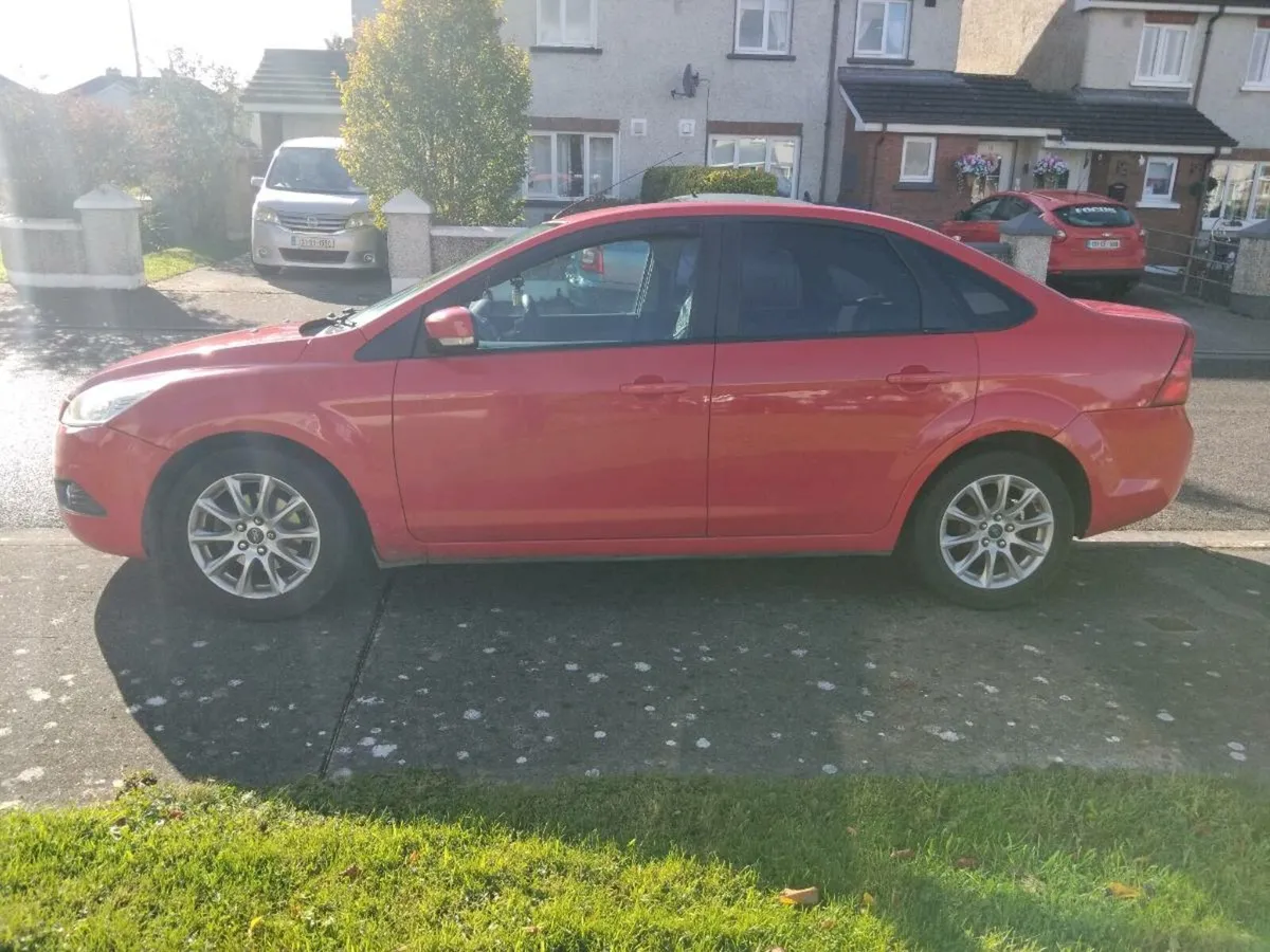 Ford Focus 2011 - Image 2