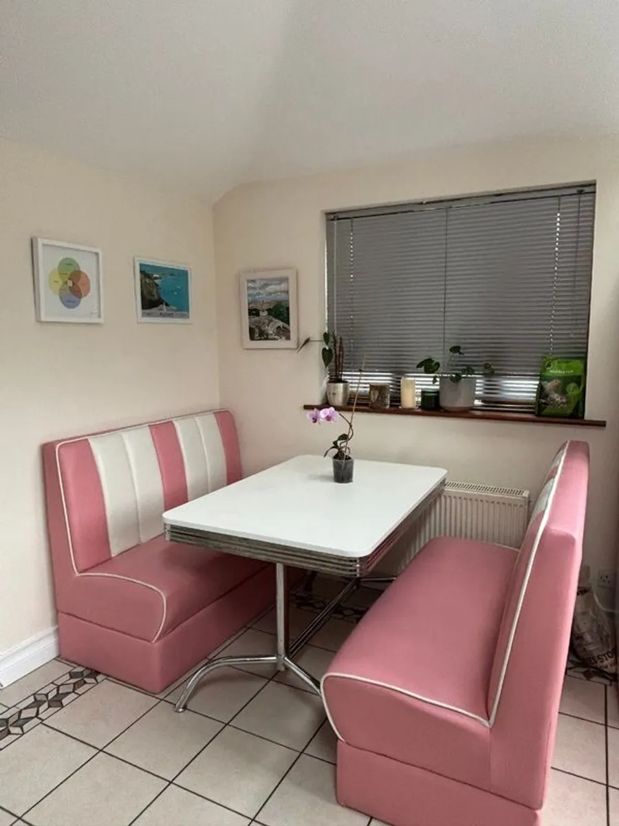 Secondhand retro 1950s Americana diner set - seating and tables - imported PINK - Image 4