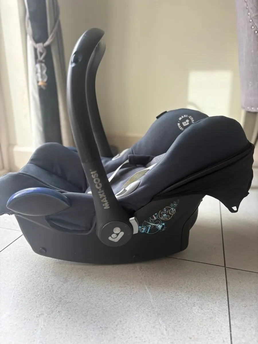 Maxi Cosi Cabriofix including Isofix - Image 1