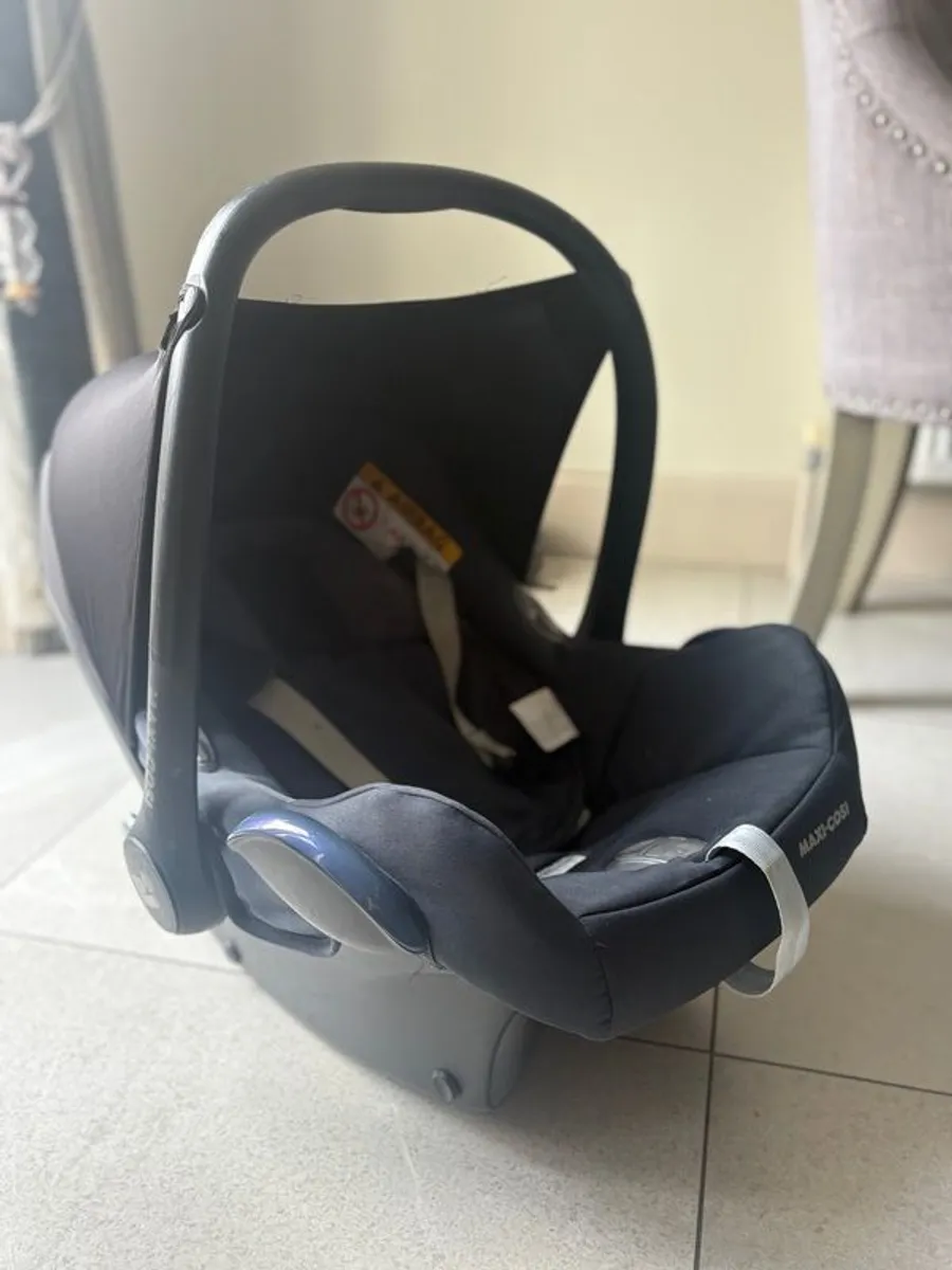 Maxi Cosi Cabriofix including Isofix - Image 2