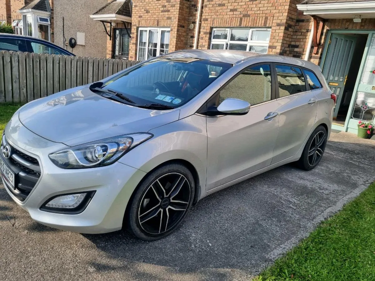Hyundai I30 1.6 CRDI  ESTATE - Image 2