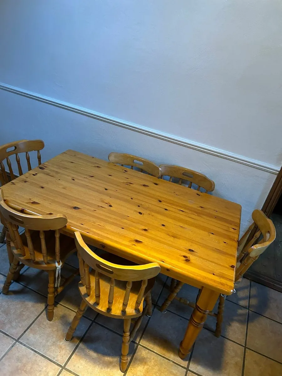 Table & Chairs - Image 2