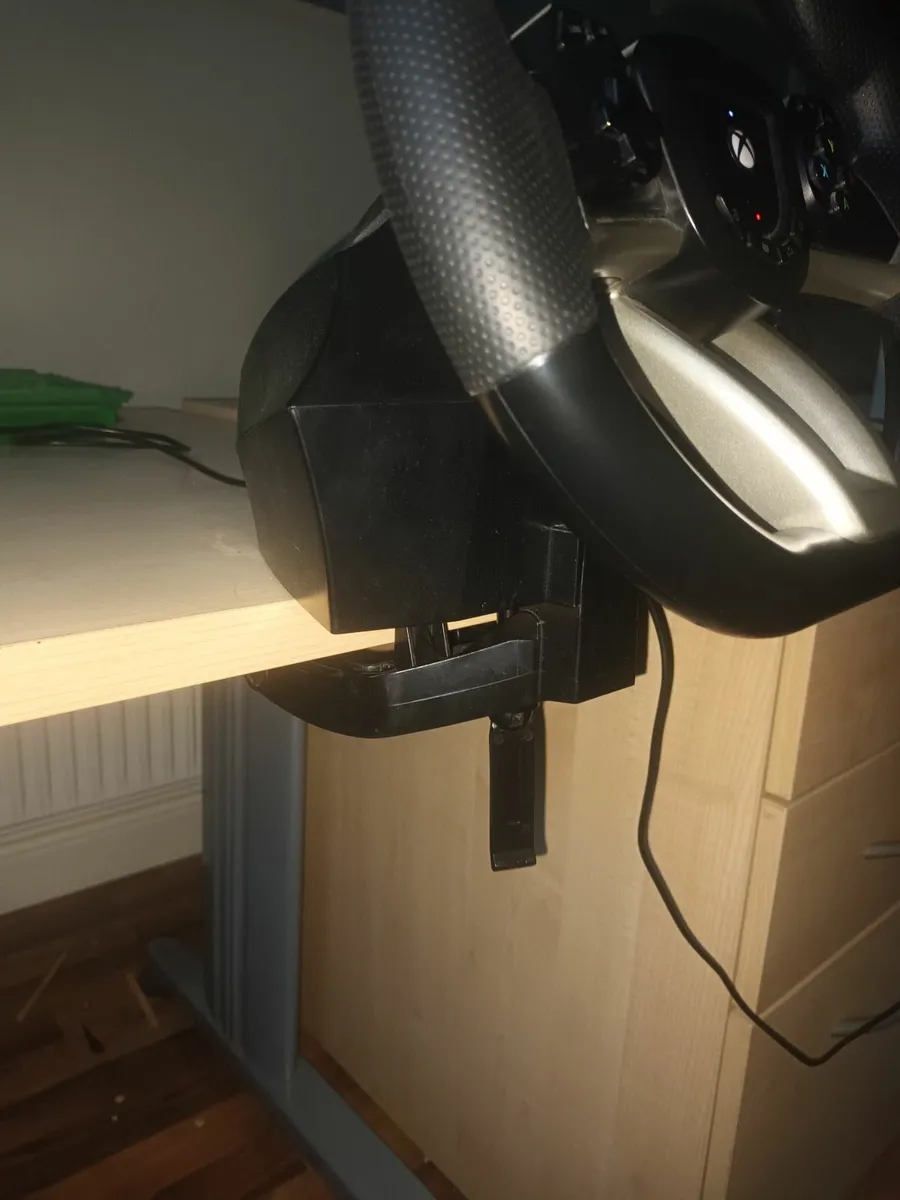 HORI Xbox one gaming steering wh, clamp and pedals - Image 2