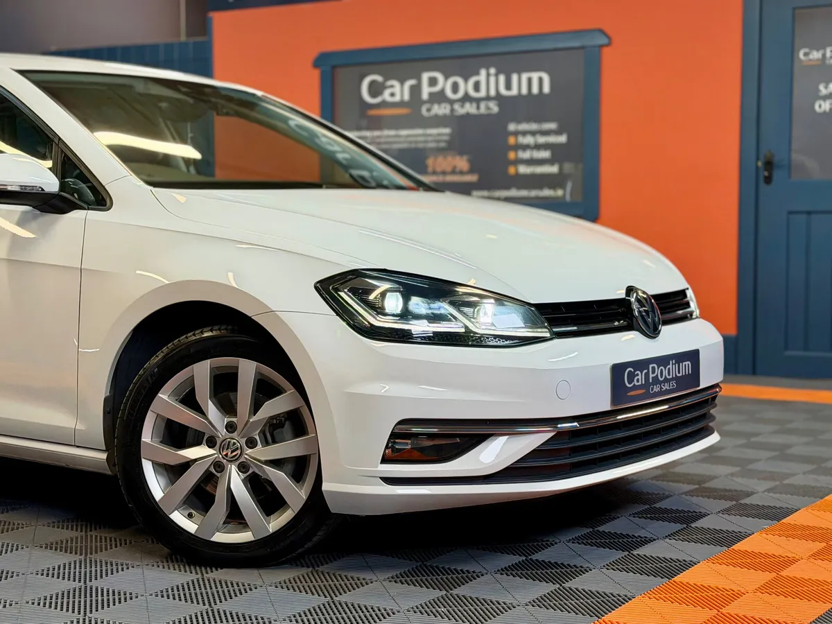 2017 Volkswagen Golf Highline 1.4TSi Auto  LEATHER - Image 2